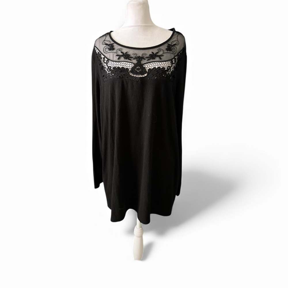 Torrid Black lace front top women’s size 5